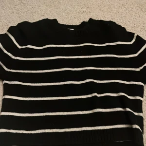 Tröja  - Varm å mysig. Har inga defekter. Säljer då den inte används längre. 