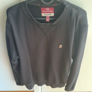 Parajumpers tröja - Köpt 2020 i NK 