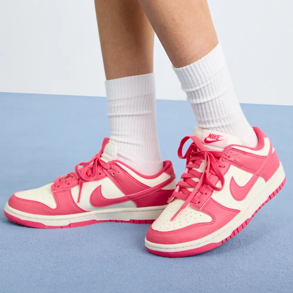 Dunk next nature, nike skor som inte kommer till användning. Både vita och rosa snören kommer med. Är i bra skick. Kengät.