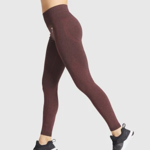 Gymshark Vital Seamless - Färgen är ”Cherry Marl” - en brunröd färg som är slutsåld eller inte längre säljs på deras hemsida. Sparsamt använd, fint skick! Nypris: 499:-