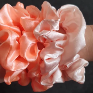 4st scrunchie, Ny Oanvända  - 4st scrunchie, Ny Oanvända 