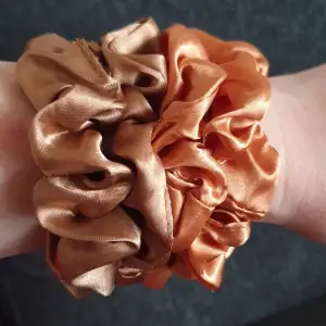 4st scrunchie, Ny Oanvända 