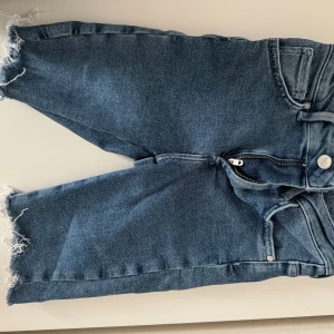 Jeansshorts Bikbok  - Jeansshorts från Bikbok strl XS
