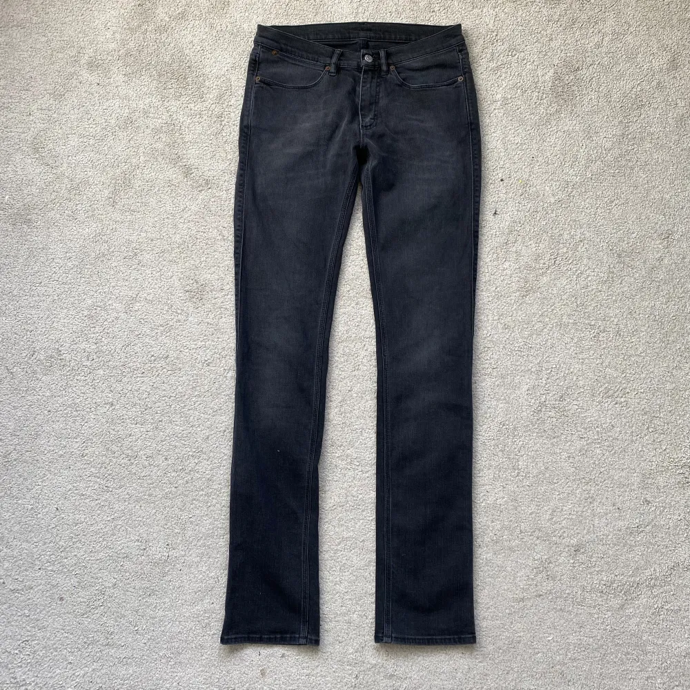 Säljer ett par Acne Studios ”Max” Jeans. | Slim fit | Size: 30/34, passar om du är runt 185cm | Skick: 9/10. | Pris: 699kr. | Skriv vid intresse!. Jeans & Byxor.