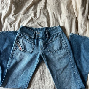 Diesel jeans - Jätte fina utsvängda diesel jeans, säljer dom pga att dom är försmå. Skriv för mer bilder, 💕 W24