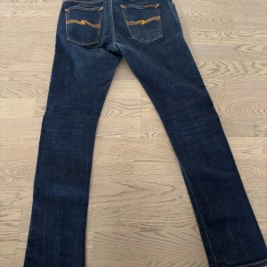 Nudie jeans - Tjena, jag säljer dessa par nudie jeans i storlek 30/30 slim tube fit. Säljer pga att dom inte passar mig längre.