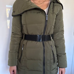 Jacka - Helt ny olivgrön/khaki jacka från Mango! Aldrig använd enbart testad 