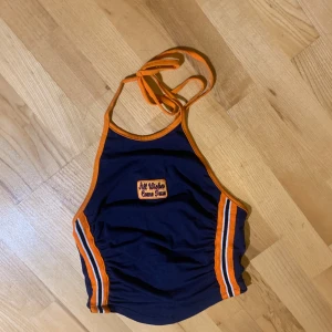 Y2k top  - Har knappt andvändt xs. Navy blå typ i färgen 