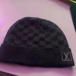 Lv mössa - Äkta lv mössa tyo ny använd typ 6 gånger 