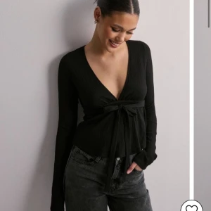 Nelly topp - Säljer denna nelly toppen, fint skick och aldrig använd. Säljer för 200kr