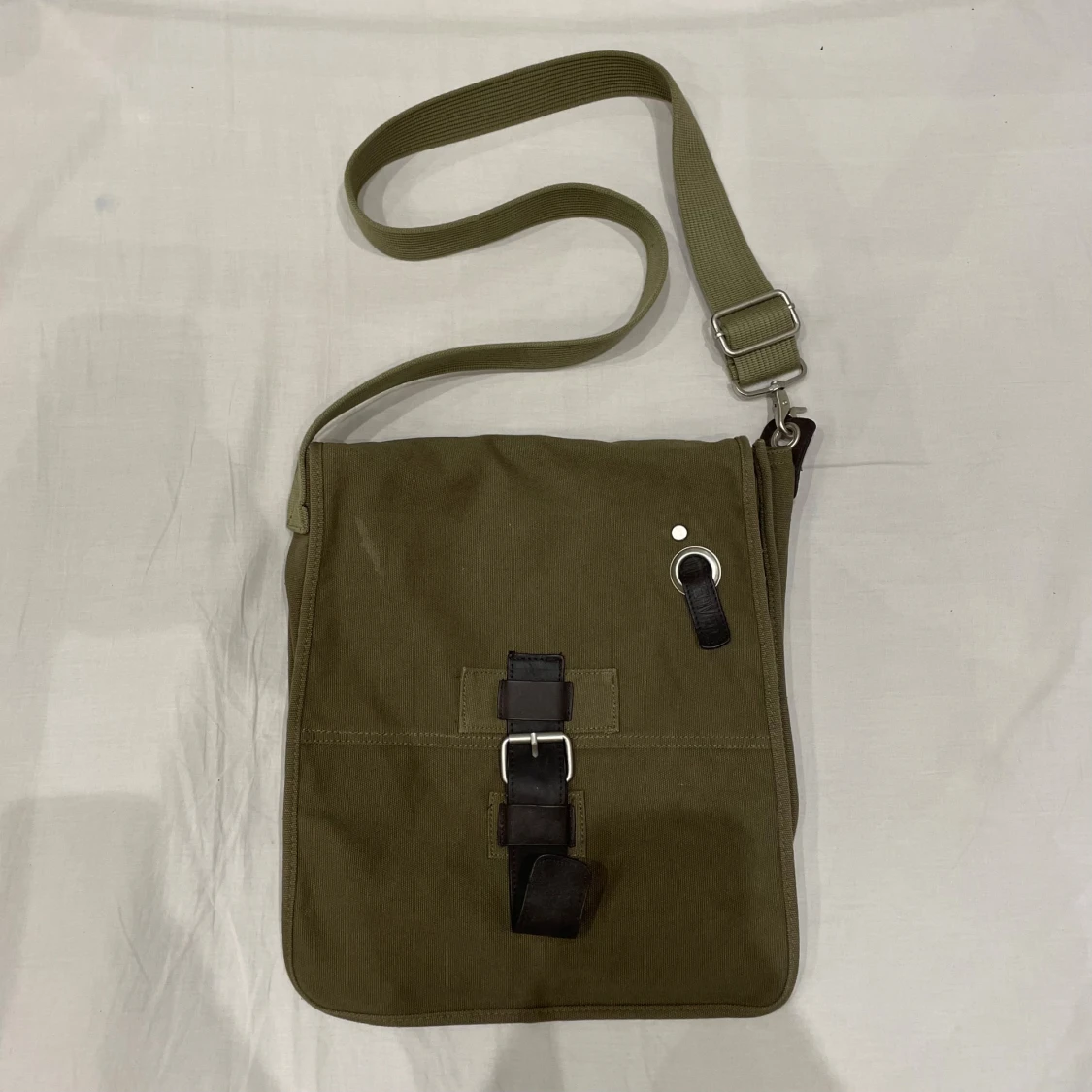 Militärgrön crossbody bag💕