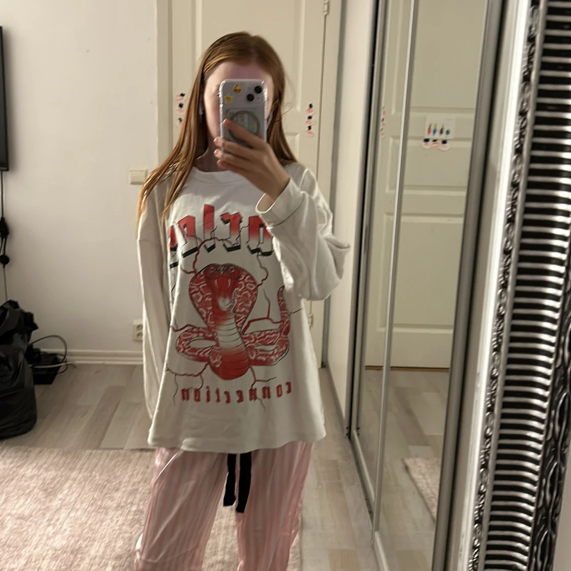 Vit långärmad tröja med ormmotiv från FB Sister - 91