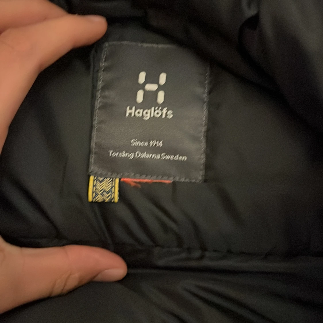 Svart dunjacka från Haglöfs - 91