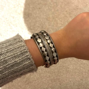 Armband/bangel - Tjockt bangel armband utan slitningar!