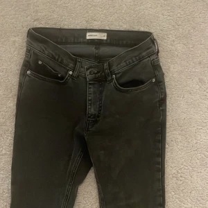 Svarta bootcut jeans - Snygga svarta bootcut jeans, köpta på Plick men var tyvärr för små