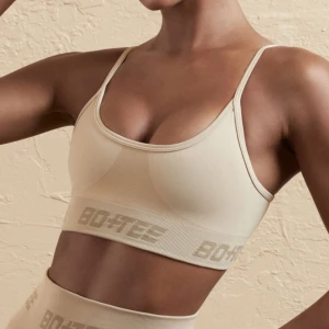 Beige sportbh - Beige sportbh med mycket stretch, nyskick