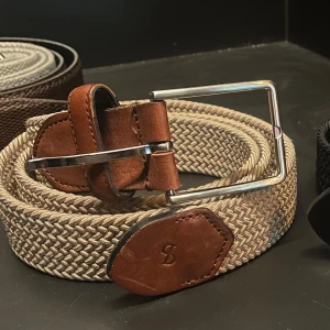 Beige flätat bälte Saddler - Beige Saddler bälte