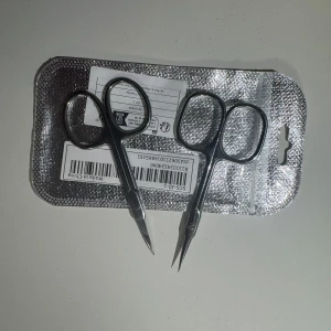 Nagelbandssax - Rostfri sax för nagelband. Helt ny. Två stycken säljs tillsammans.