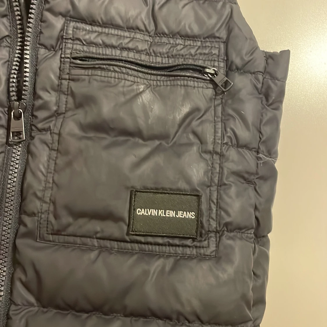 Svart dunväst från Calvin Klein Jeans - 90