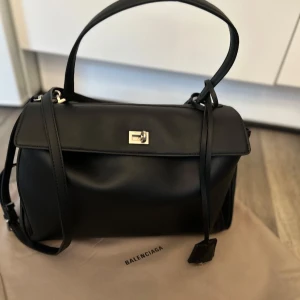 Väskan🌸👌🏼 - väskan är ny, aldrig använd och kommer inte från ett rökande hem!👌🏼🌸