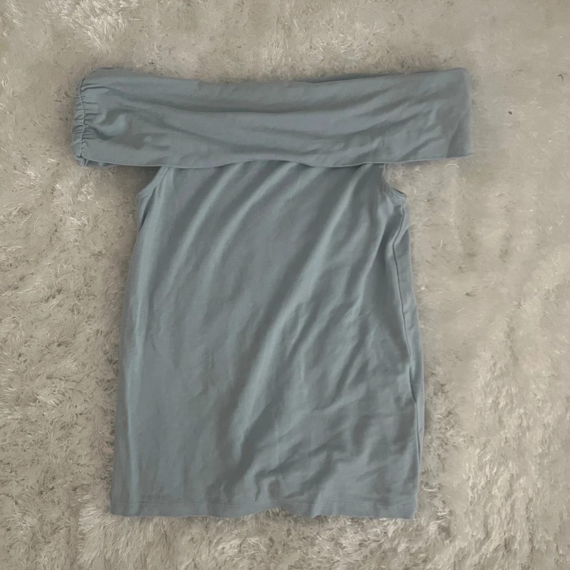 Ljusblå offshoulder topp