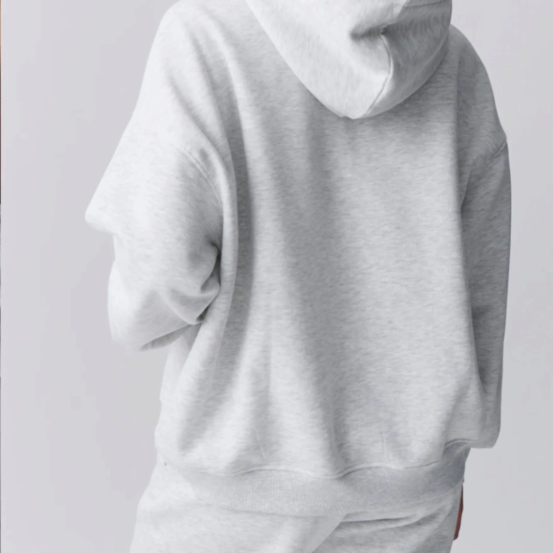 Grå hoodie gina tricot  - 90