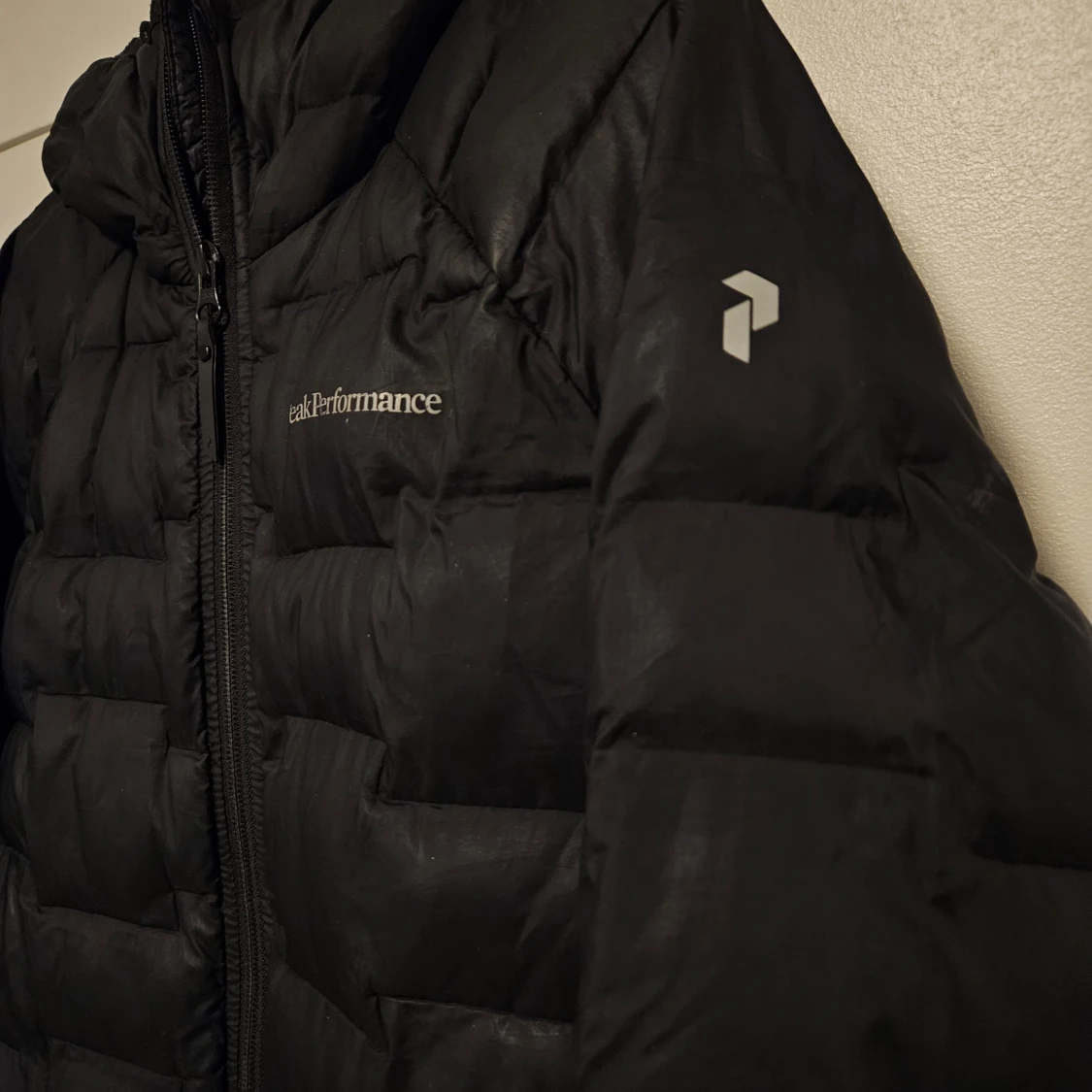 Svart dunjacka från Peak Performance - 91