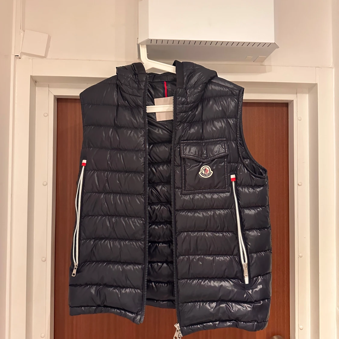 Svart dunväst från Moncler