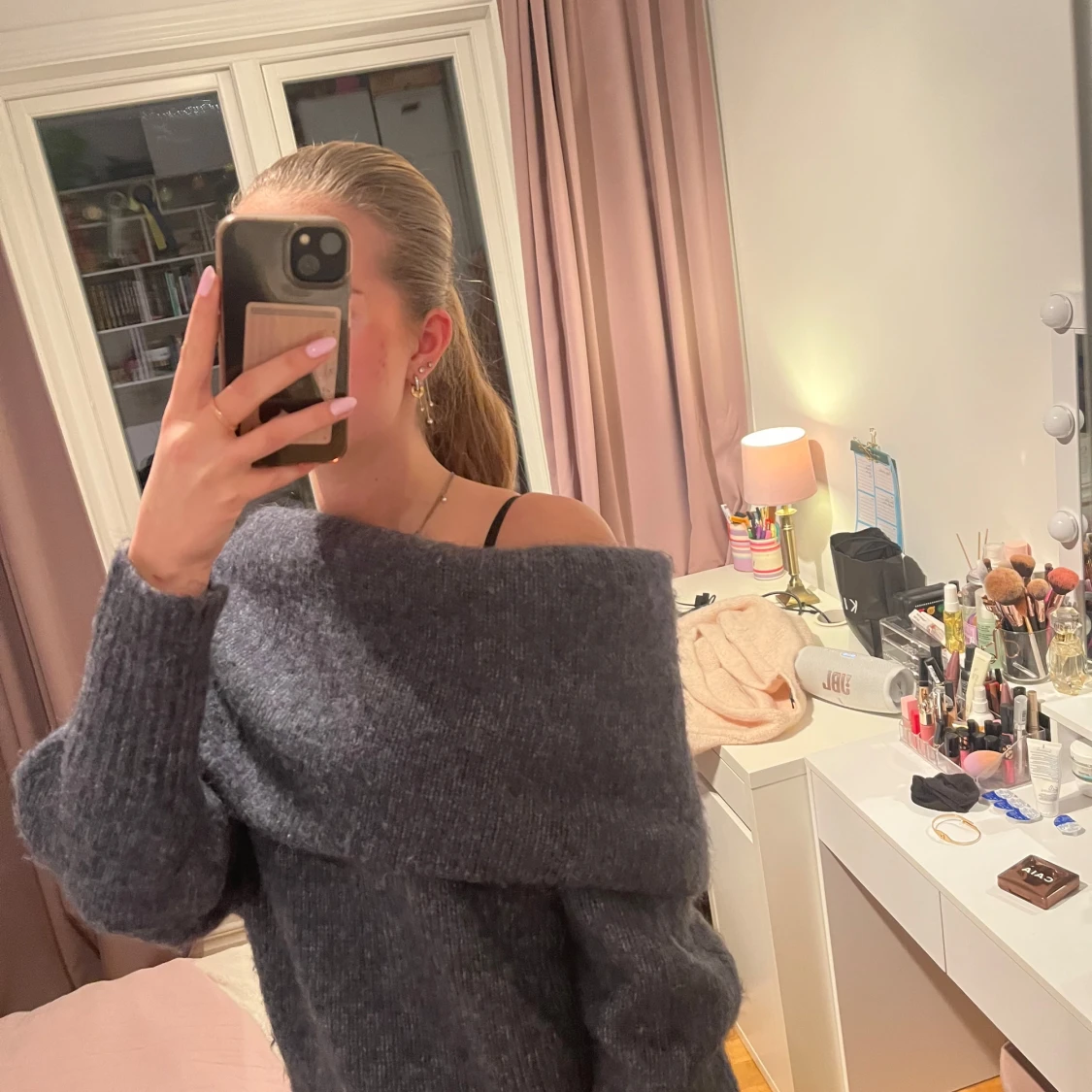 Mysig grå stickad tröja