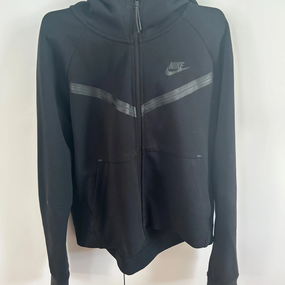 Svart tech fleece från Nike