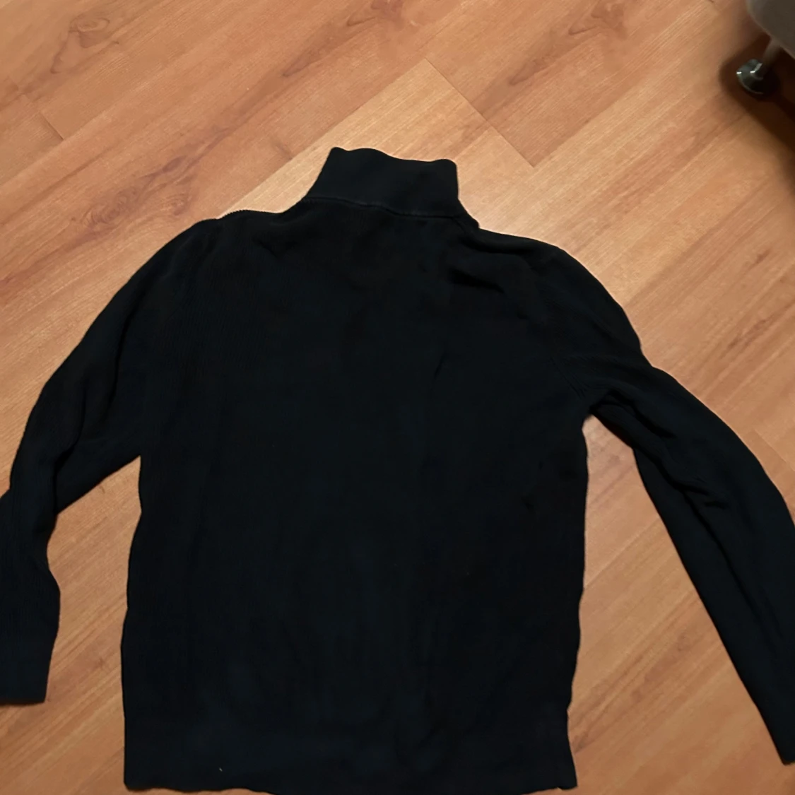 Svart tröja med dragkedja - 90