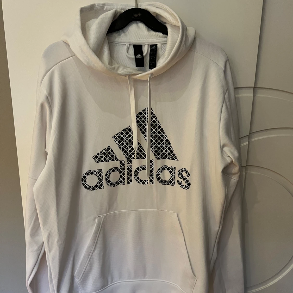 Vit hoodie från Adidas
