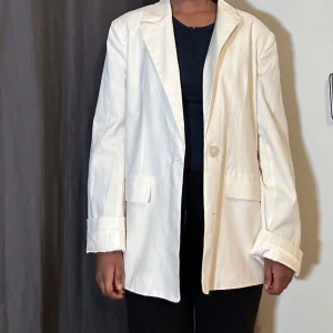 Vit kavaj - Ny med prislapp