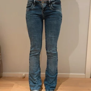 Ltb jeans - Säljer mina jättesnygga ltb jeans då de inte kommer till användning🩷🩷 modell valerie i storlek W25 L32❣️