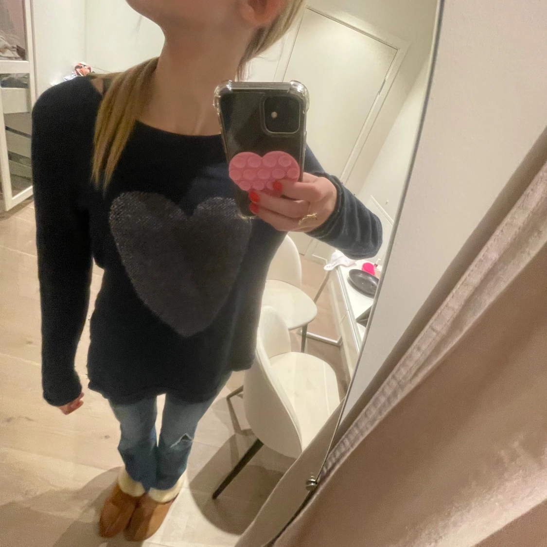 Mörkblå tröja med hjärtmönster - 90