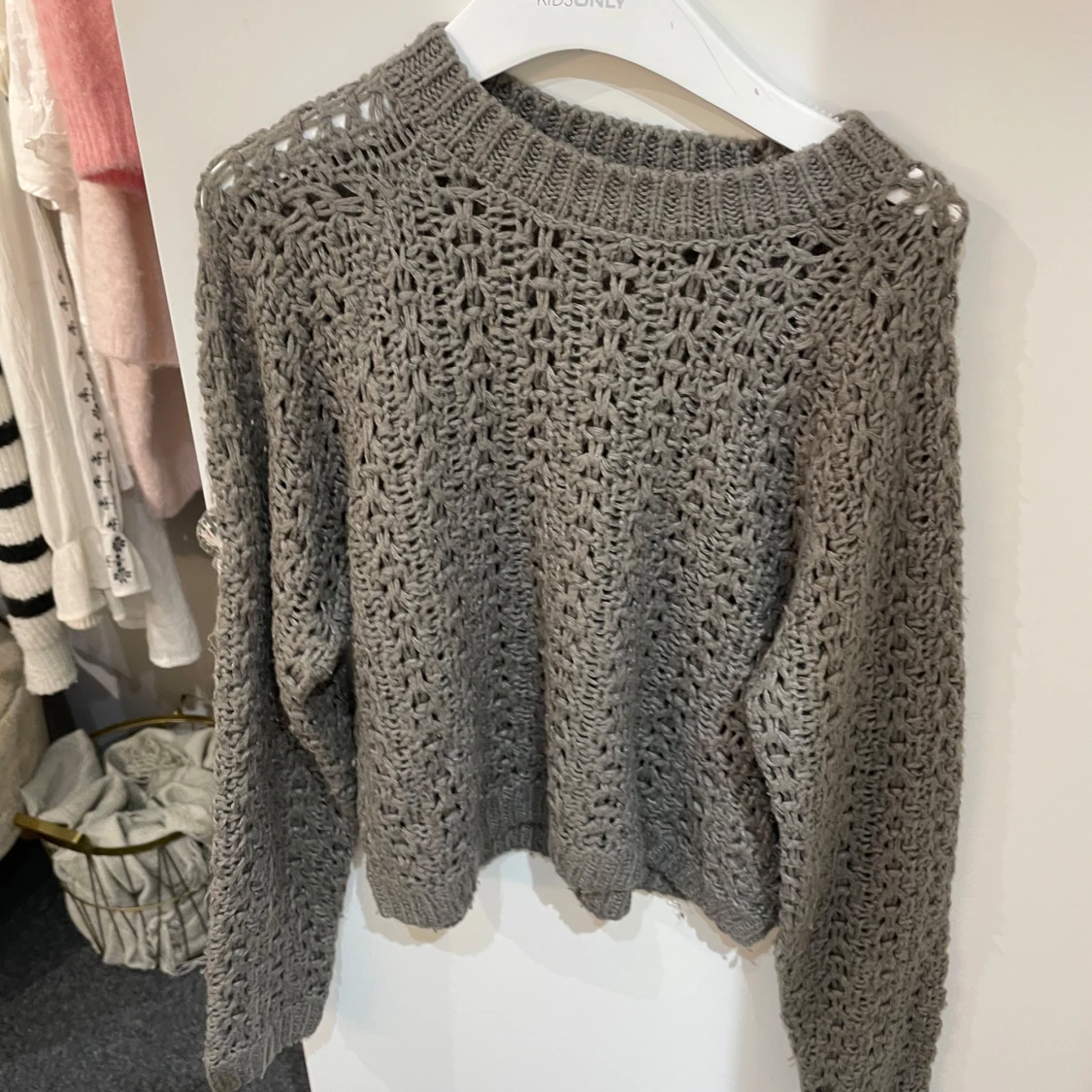 Grå stickad tröja från Name It