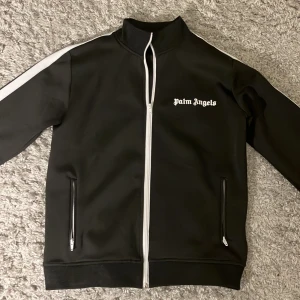 Svart Palm Angels kofta storlek S - En sprillans ny palm Angels kofta. Storlek S