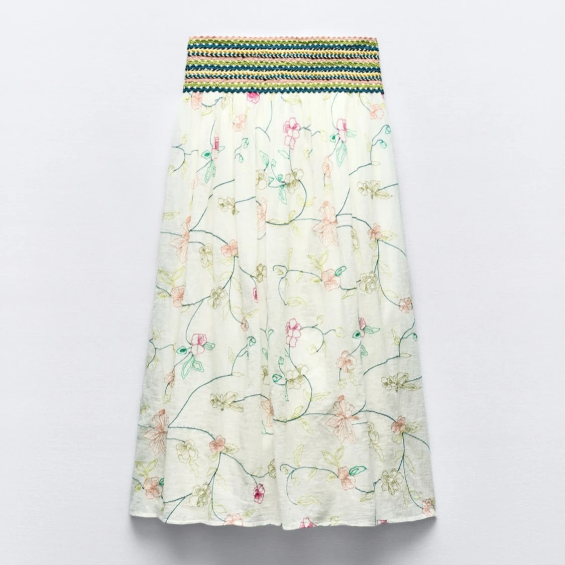 Blommig långkjol med broderad midja