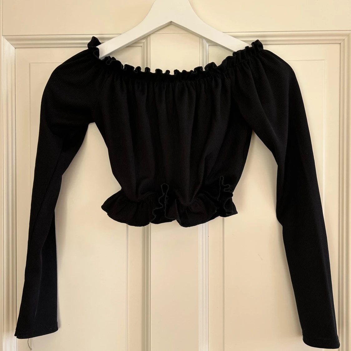 Svart offshoulder topp