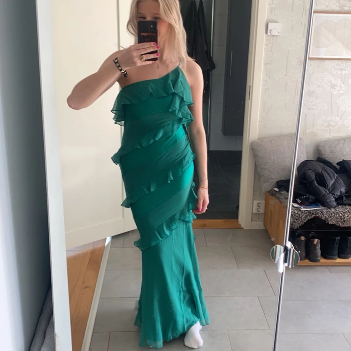 Grön långklänning med volanger - 91