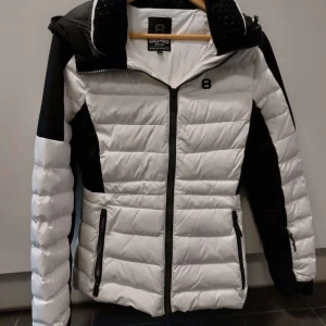 8848 Jacka  - Skidjacka, storlek 36, endast använd ett fåtal gånger. Nypris 3500