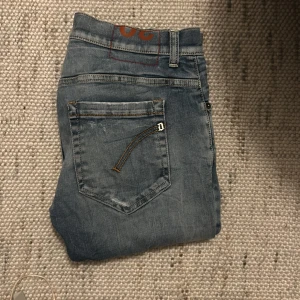 Dondup jeans - | Säljer dessa feta dondup jeansen med slitningar | Storlek: 30|  Har du några funderingar eller frågor r gärna av dig mvh Nils🙌