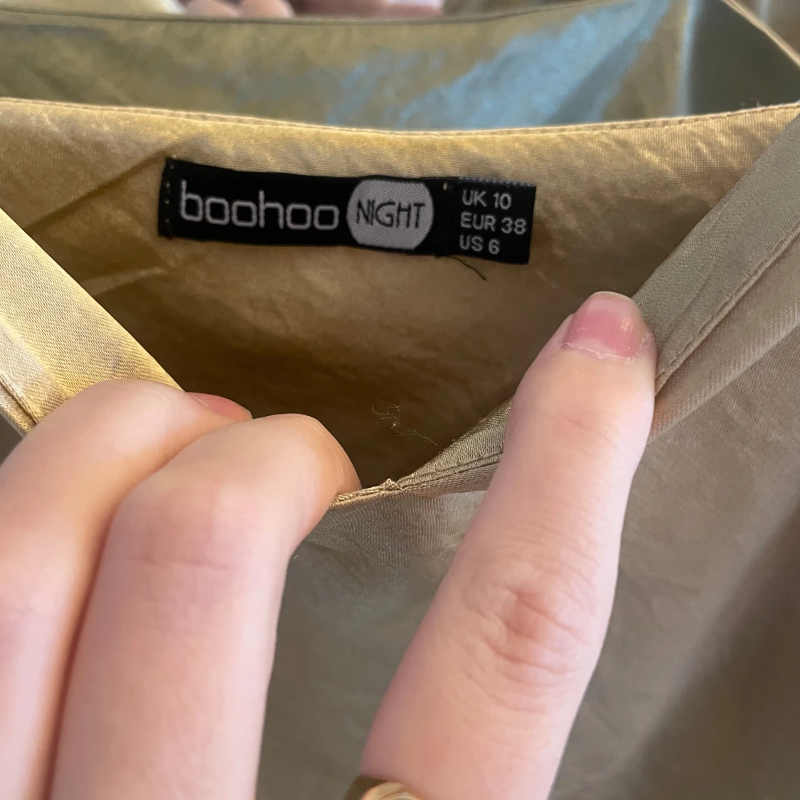 Guldig klänning - 93