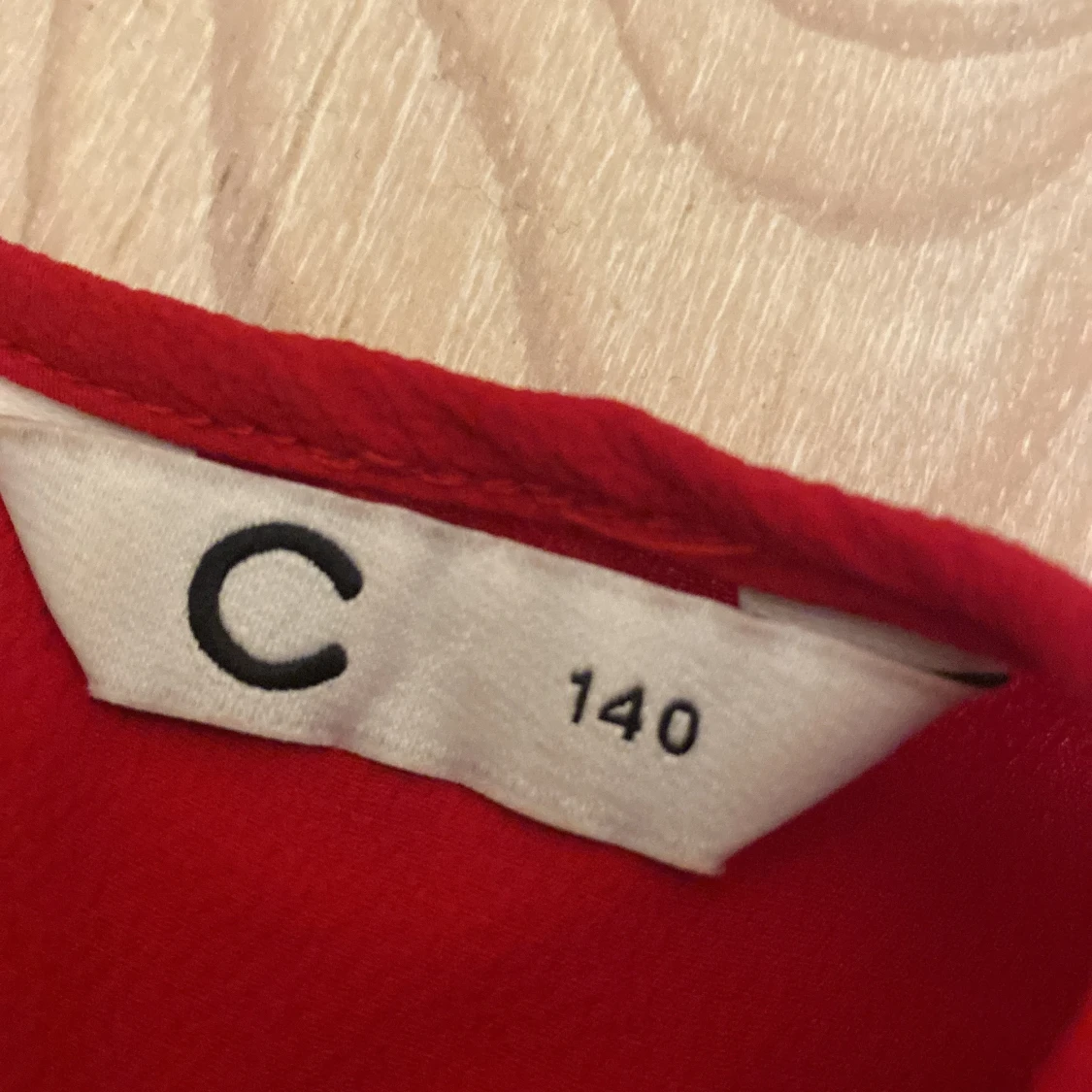 En röd fin blus i storlek 140!💕 - 91
