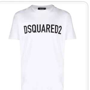 Vit t-shirt från Dsquared2 - Tja tja säljer nu min disquerd2 t shirt då jag har för mycket kläder och behöver bli av med lite. Hör av dig vid intresse för mer bilder och inf osv