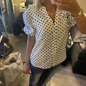 Super söt blus  - Super söt blus från aware använd ändats 1 gång