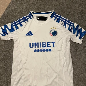 Fc copenhagen jersey  - En helt ny fotbollströja från fc Köpenhamn. I storlek S 
