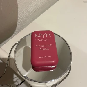 Nyx buttermelt blush  - Säljer min nyx buttermelt blush som är HELT oanvänd!! Köpte fel färg då jag redan har den!