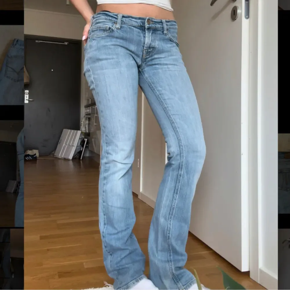 skitsnygga lågmidjade ljusblå bootcut jeans med otroligt fin passform💗 passar mig som är 164 och brukar ha xs eller w26-27. Jeans & Byxor.