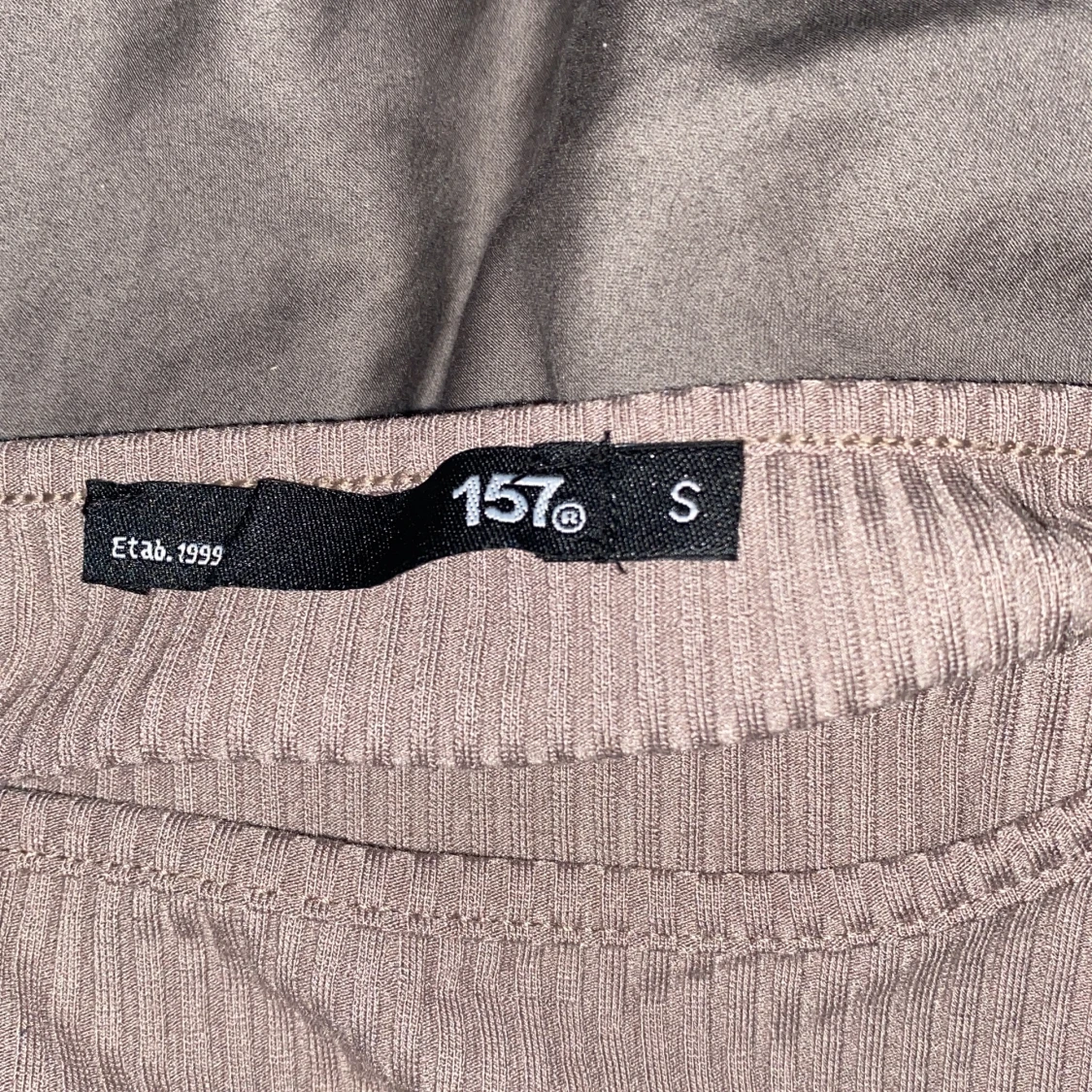 Beige ribbad tröja från 157 - 91